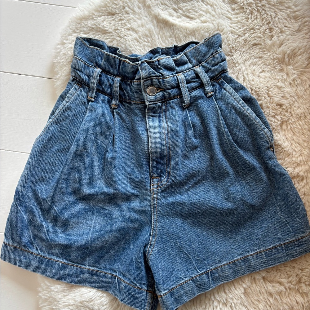 ZARA high waisted paper bag denim shorts.